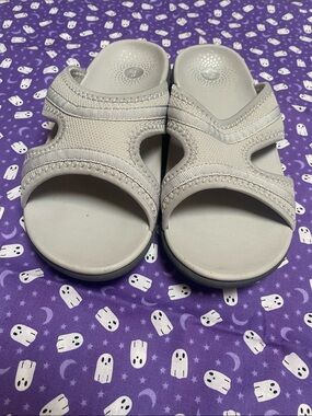REVITALIGN Women's Slide Sandals in Light Gray